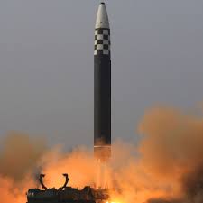 Uq’aq’ k’iyaqb’a’l q’a’q xapnek che Japón rumal Intercontinental Norcoreano